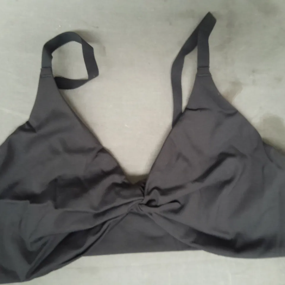 GYM SHARK ELEVATE TWIST FRONT BRALETTE IN BLACK SIZE LARGE