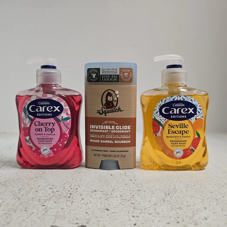 APPROXIMATELY 12 ASSORTED COSMETIC ITEMS INCLUDING VARIOUS MAKES AND BRANDS - COLLECTION ONLY