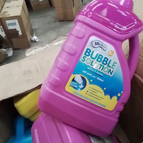 BOX CONTAINING 5 BOTTLES OF BUBBLE SOLUTION 64FL.OZ