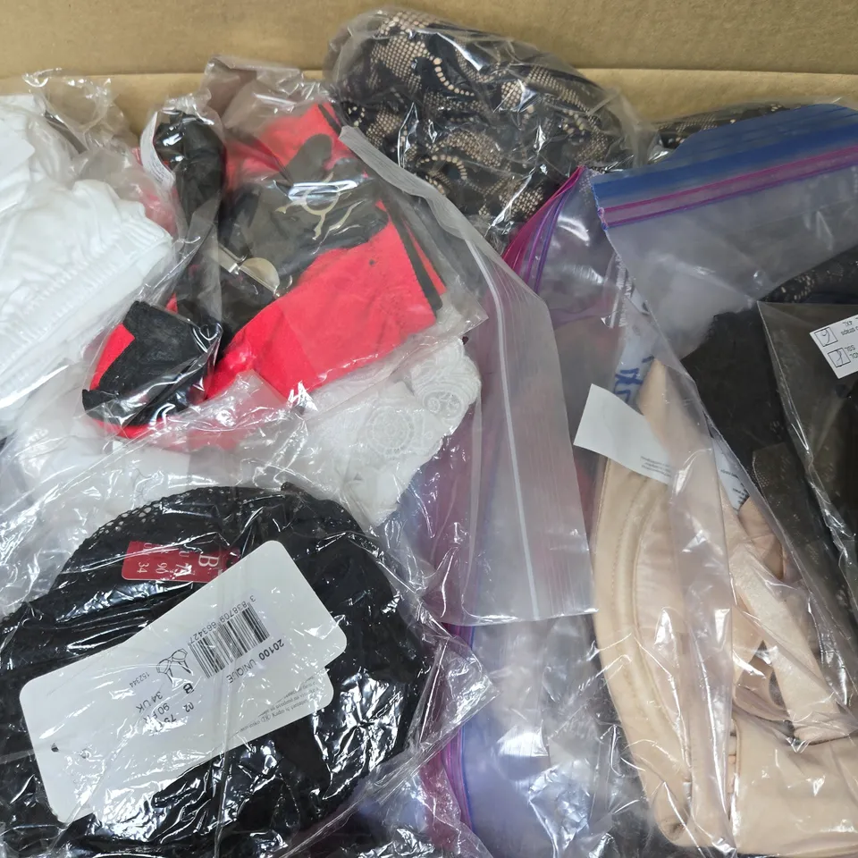 APPROXIMATELY 15 ASSORTED CLOTHING ITEMS IN VARIOUS COLOURS, SIZES, AND STYLES TO INCLUDE BRANDS SUCH AS FERAUD, ROSAFAIA, GOSSARD, ETC