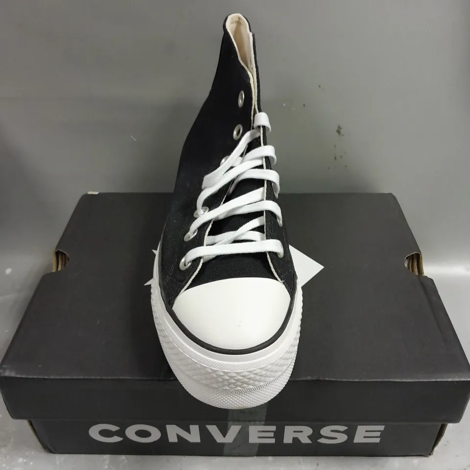 BOXED PAIR OF CONVERSE WOMENS ANKLE RISE SHOES IN BLACK/WHITE - 5