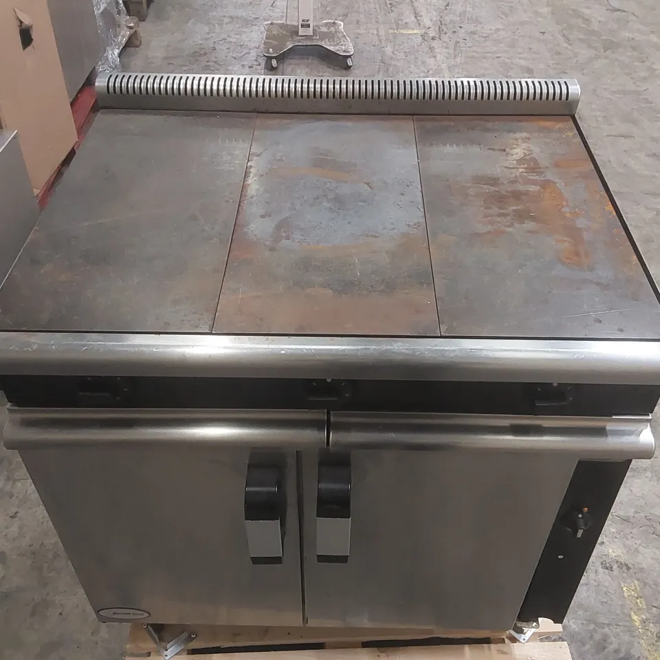 MOORWOOD VULCAN 3-PLATE ELECTRIC RANGE OVEN