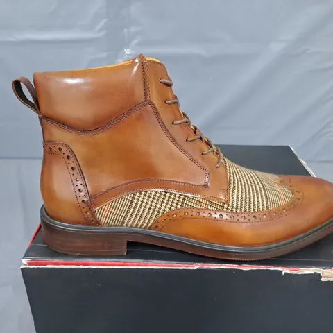 BOXED PAIR OF ALEXANDER PACE 'CROSSWALL' PREMIUM LEATHER DERBY BOOTS - SIZE 11