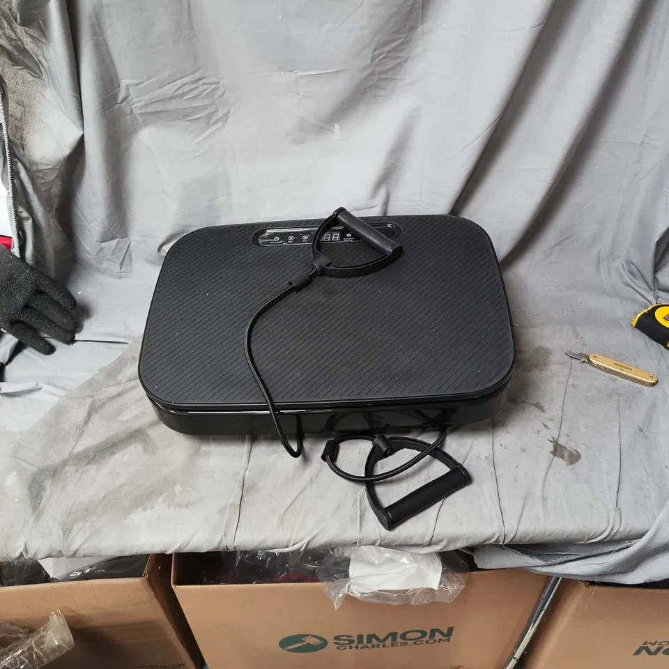 VIBRATION PLATE EXERCISE MACHINE WITH HAND PULL ROPES
