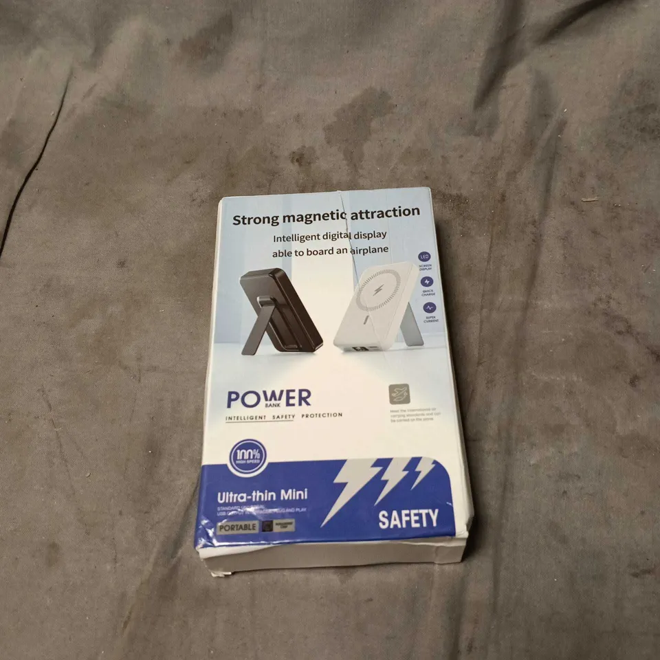 POWER BANK – ULTRA-THIN MINI WITH MAGNETIC ATTRACTION AND DIGITAL DISPLAY