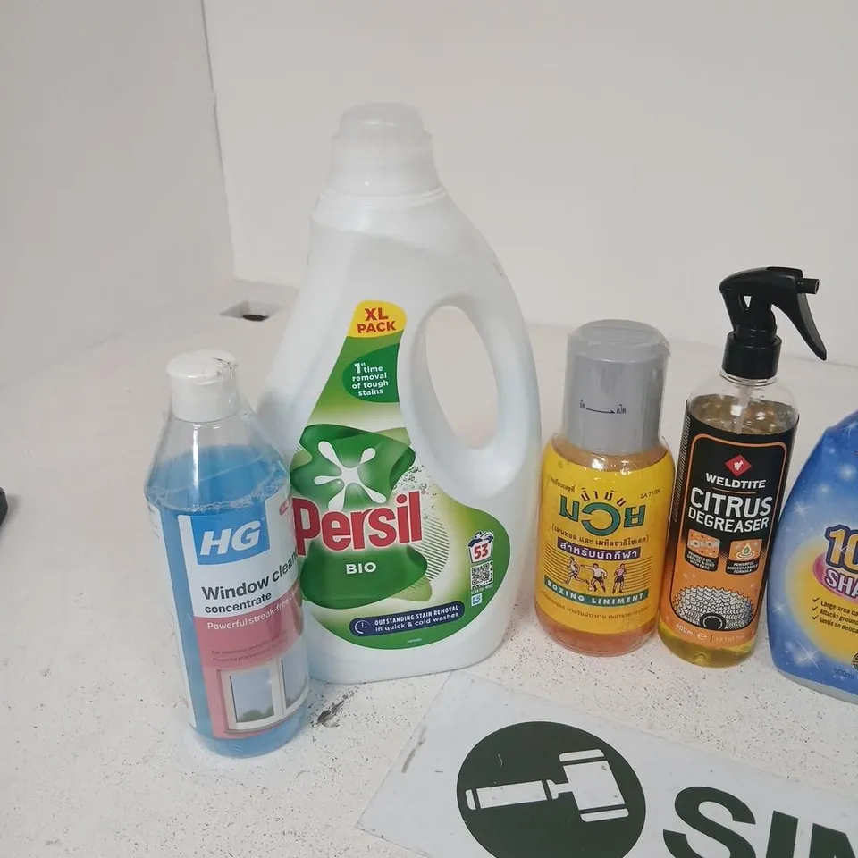 APPROXIMATELY 15 ASSORTED LIQUID BASED PRODUCTS TO INCLUDE; ASSORTED CLEANING PRODUCTS: PERSIL BIO, HG WINDOW CLEANER, CITRUS DEGREASER, 1001 SHAMPOO, CLEARWATER FOAM REMOVER, BUBBLE KIDZ JUMBO BUBBLE