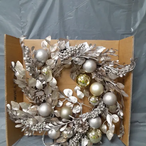 CHAMPAGNE AND GOLD PRE-LIT FESTIVE WREATH