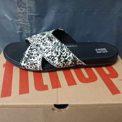 FITFLOP GRACIE WOVEN CROSS SLIDES – BLACK/IVORY RAFFIA, UK 06