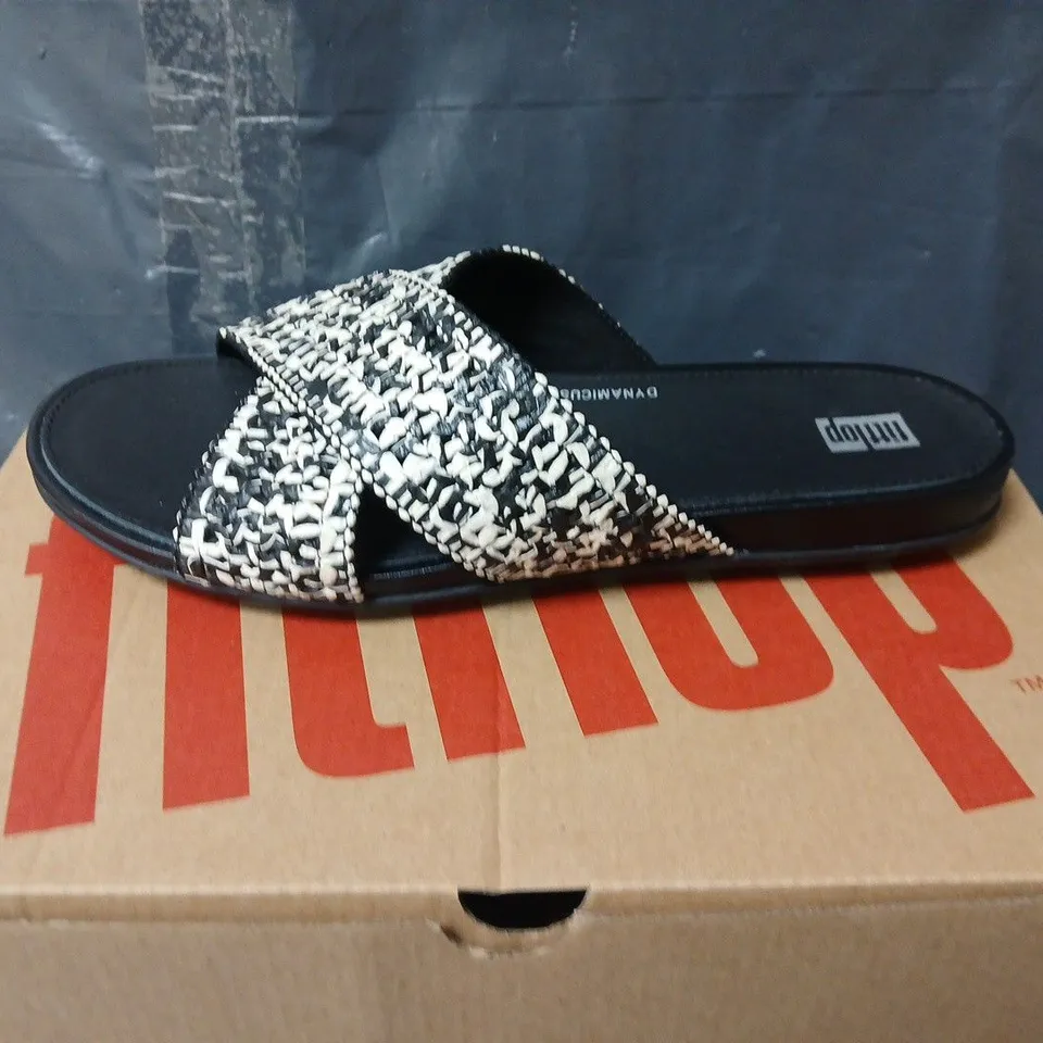 FITFLOP GRACIE WOVEN CROSS SLIDES – BLACK/IVORY RAFFIA, UK 06