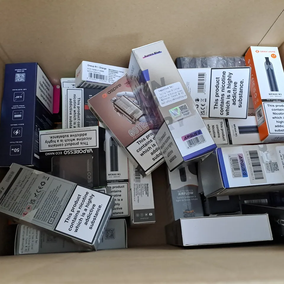 APPROXIMATELY 20 VAPES & E-CIGARETTES TO INCLUDE - QYS VAPE - INNOKIN ENDURA T20S -OXVA XLIM PRO ECT