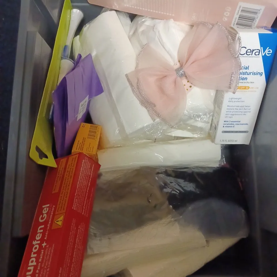 LOT OF APPROXIMATELY 20 COSMETICS ITEMS TO INCLUDE  SUDOCREM , MORNING MIST , TAMPONS , ETC 