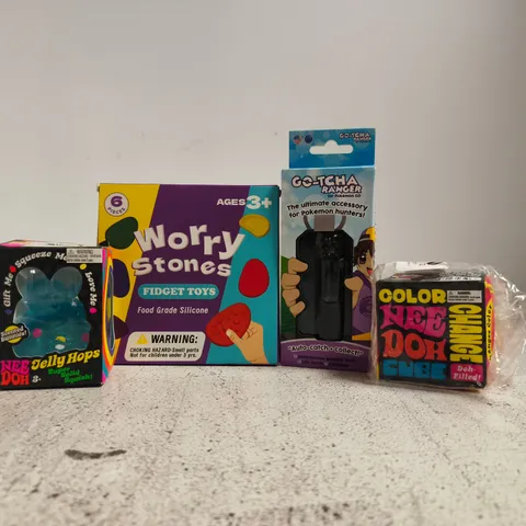 APPROXIMATELY 20 ASSORTED TOYS AND GAMES TO INCLUDE NEE DOH JELLY HOPS, GO-TCHA RANGER, ETC - COLLECTION ONLY