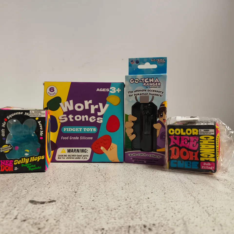 APPROXIMATELY 20 ASSORTED TOYS AND GAMES TO INCLUDE NEE DOH JELLY HOPS, GO-TCHA RANGER, ETC - COLLECTION ONLY