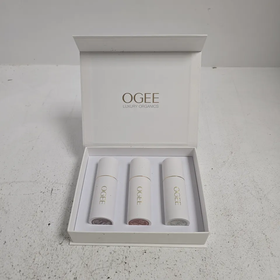 OGEE SCULPTED FACE STICK (TRIO) CRYSTAL CONTOUR COLLECTION SET