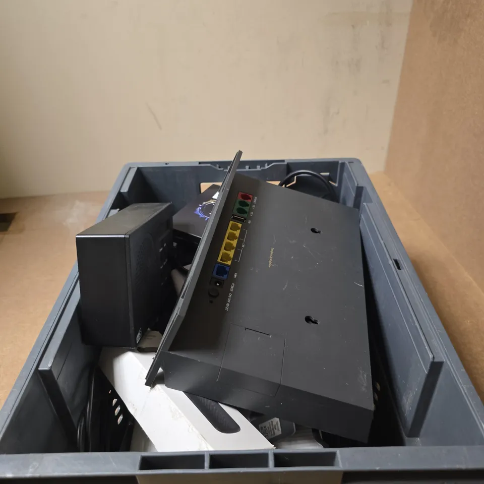APPROXIMATELY 10 ASSORTED ELECTRICAL ITEMS INCLUDING DAB RADIO AND DJI MINI EXTENSION ROD