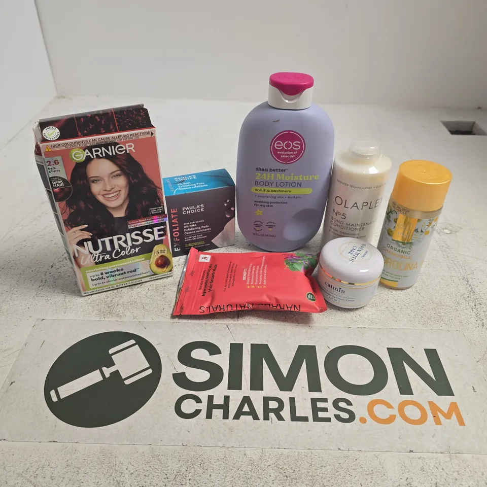 APPROXIMATELY 15 ASSORTED HEALTH & BEAUTY PRODUCTS TO INCLUDE OLAPLEX BOND AND MAINTENANCE CONDITIONER, SHEA BETTER BODY LOTION, PAULAS CHOICE PADS , ETC - COLLECTION ONLY