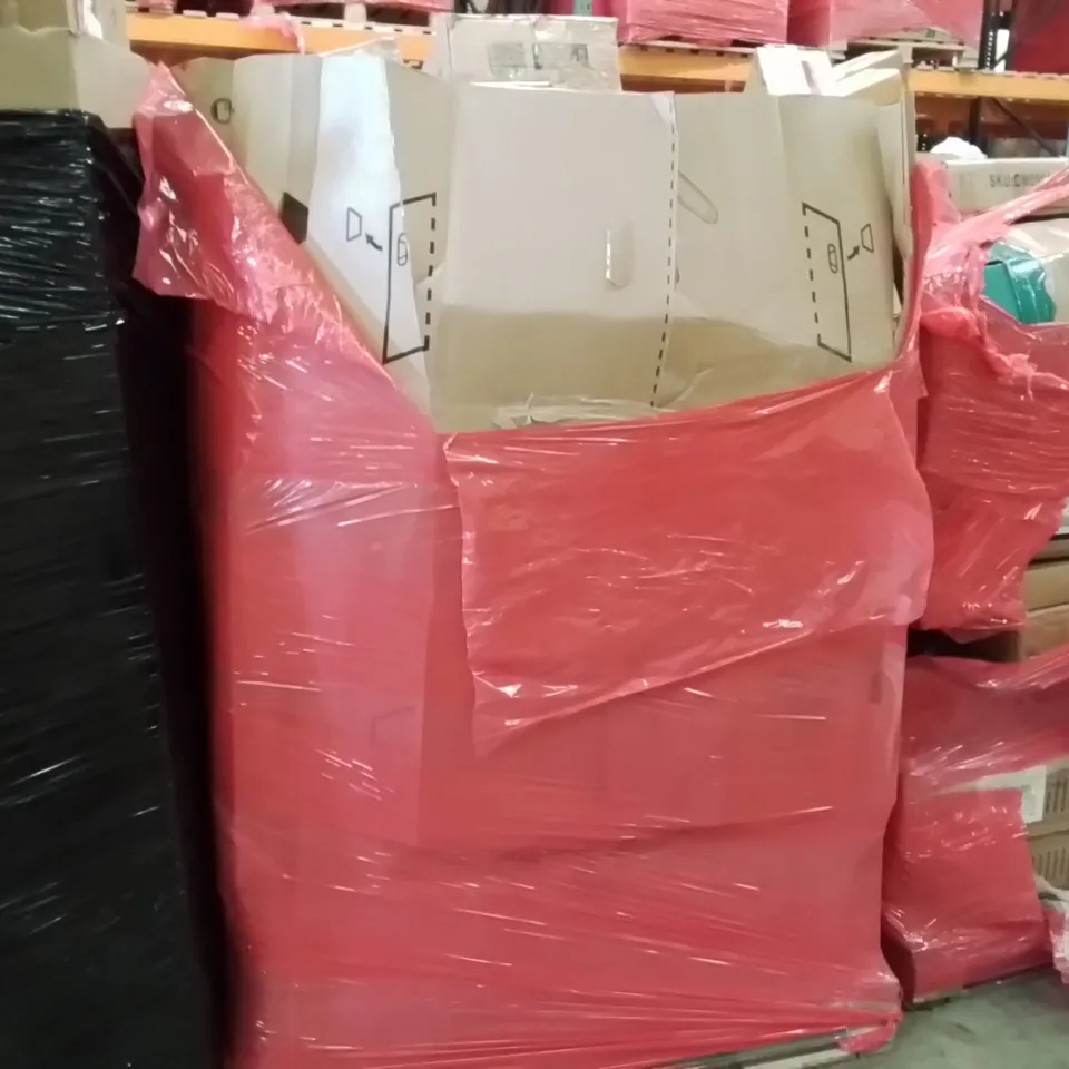 PALLET OF ASSORTED ITEMS TO INCLUDE: BAMBOO TOWEL LADDER, RETRACTABLE GATE, LED FLASH LIGHT, TOILET SEAT ECT
