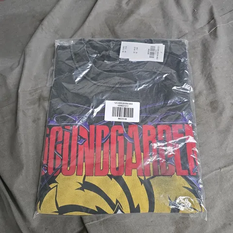 ABERCROMBIE & FITCH GRAPHIC T‑SHIRTS – MEDIUM, (SEALED IN PACKAGING)