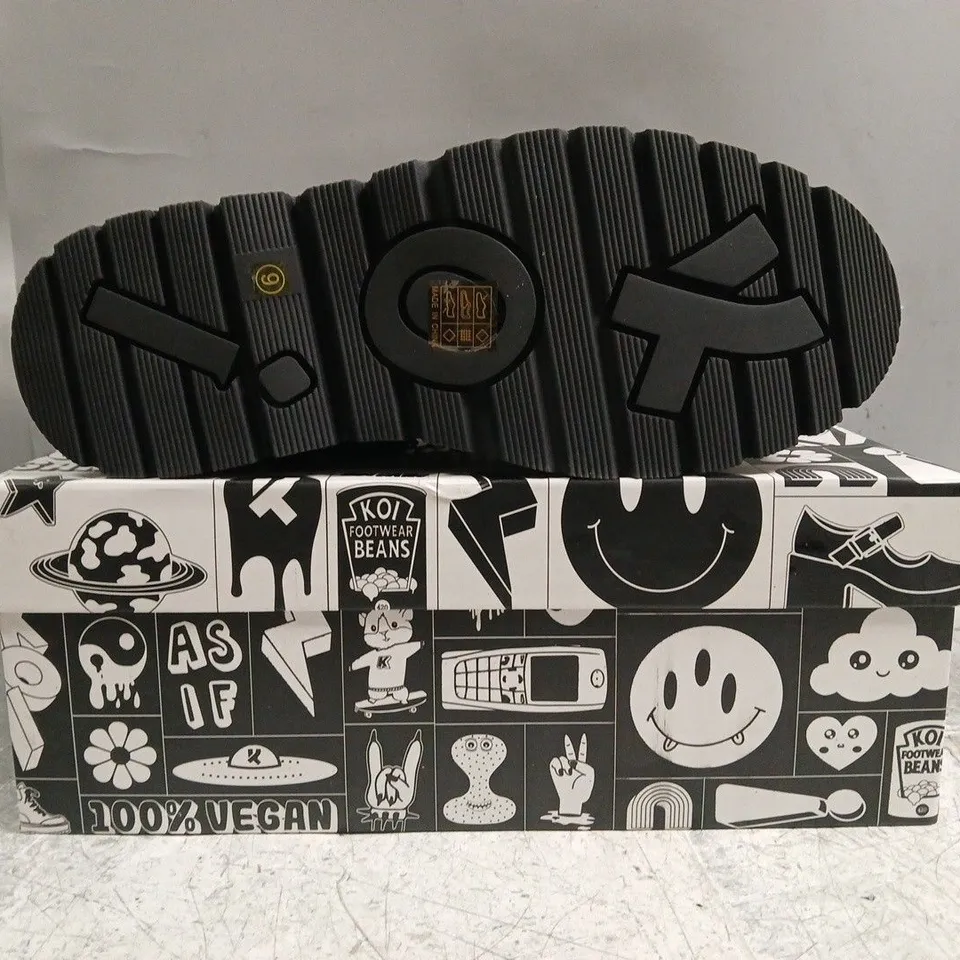 BOXED PAIR OF KOI RETROGRADE REBEL MEN'S BLACK PLATFORM SHOES IN BLACK SIZE UK 9