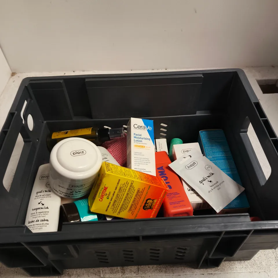 APPROXIMATELY 20 ASSORTED BEAUTY PRODUCTS INCLUDING SOL DE JANEIRO PERFUME MIST, CERAVE PEPTIDE CREAM AND BEAUTY OF JOSEON REVIVE UNDER EYE PATCH