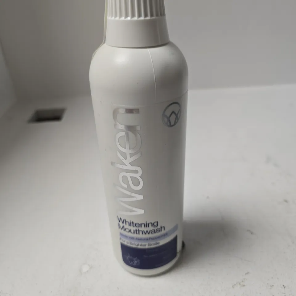 APPROXIMATELY 18 ASSORTED COSMETIC ITEMS INCLUDING GARNIER AMBRE SOLAIRE SUNCREAM , TRESEMME HEAT DEFENCE HAIR SPRAY AND WAKEN WHITENING MOUTHWASH 