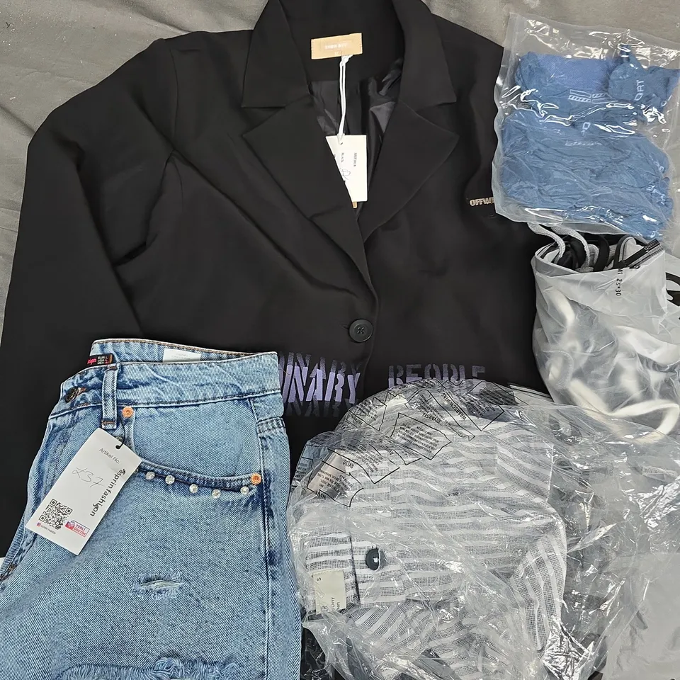 APPROXIMATELY 35 ASSORTED CLOTHING ITEMS IN VARIOUS SIZES, STYLES & COLOURS TO INCLUDE BLAZER, TOPS, DRESSES, ETC - COLLECTION ONLY