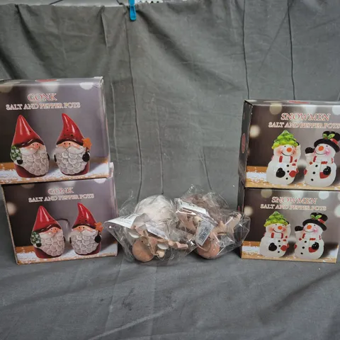 BOX OF ASSORTED CHRISTMAS ITEMS AND DECORATIONS