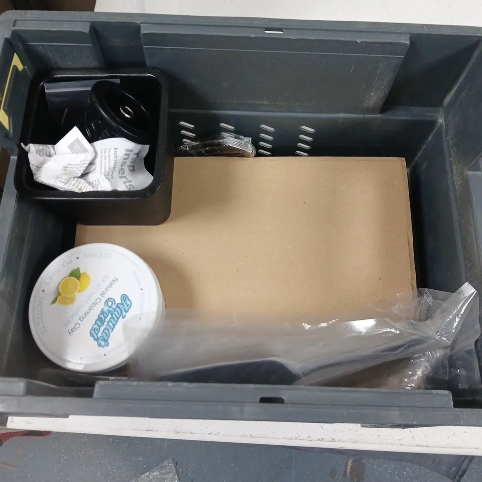 LOT OF ASSORTED HOUSEHOLD ITEMS TO INCLUDE SIMPLE SHEETS, STEAMPUNK POLISH KIT AND CUTTING DISCS