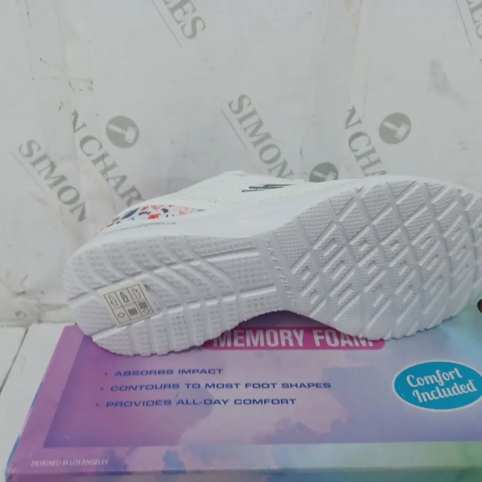 BOXED PAIR OF SKECHERS TRAINERS IN WHITE SIZE 4