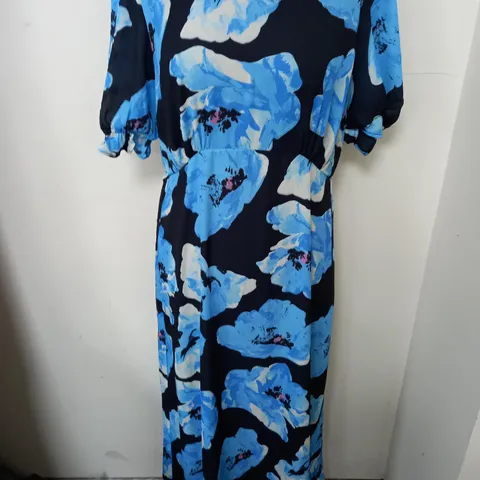 OASIS SHORT SLEEVE PRINTED MIDI TEA DRESS IN BLUE - 12