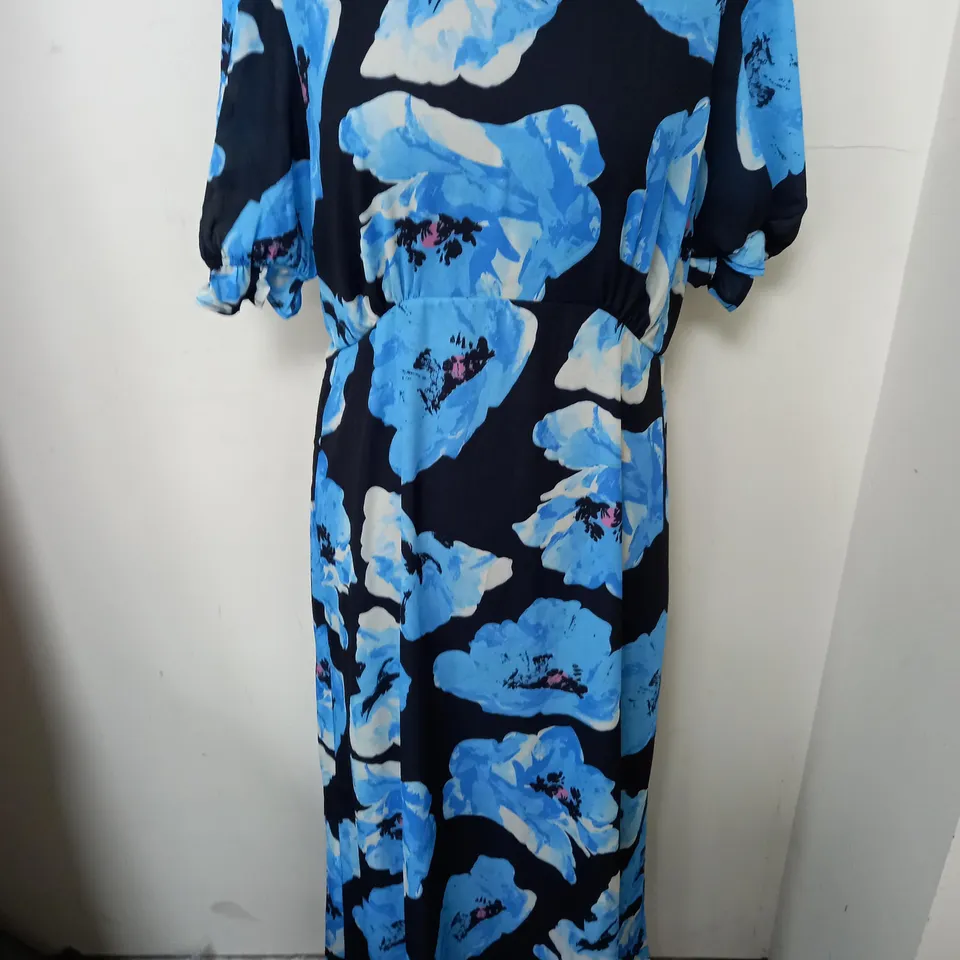 OASIS SHORT SLEEVE PRINTED MIDI TEA DRESS IN BLUE - 12
