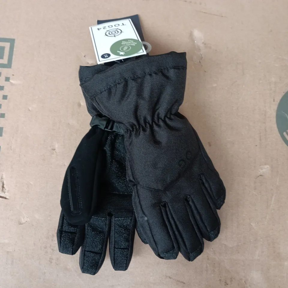 TOG24 PAIR OF GLOVES IN BLACK SIZE MEDIUM