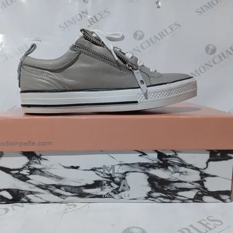 BOXED PAIR OF MODA IN PELLE LIGHT GRAY LEATHER FIZZALI TRAINERS - SIZE 3