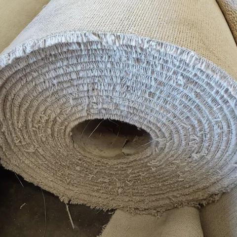 ROLL OF QUALITY TUDOR TWIST REGAL LINEN CARPET APPROXIMATELY 5M × 10.7M
