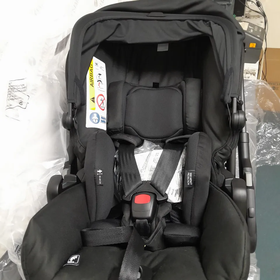 UNBOXED DOONA X TRAVEL SYSTEM BLACK - COLLECTION ONLY