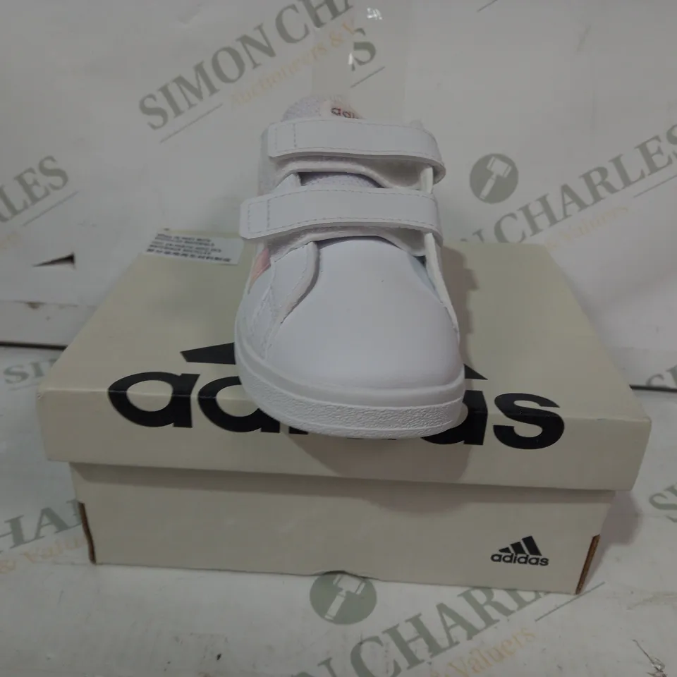 BOXED PAIR OF ADIDAS GRAND COURT 2.0 CFI KIDS SHOES IN WHITE UK SIZE 6.5