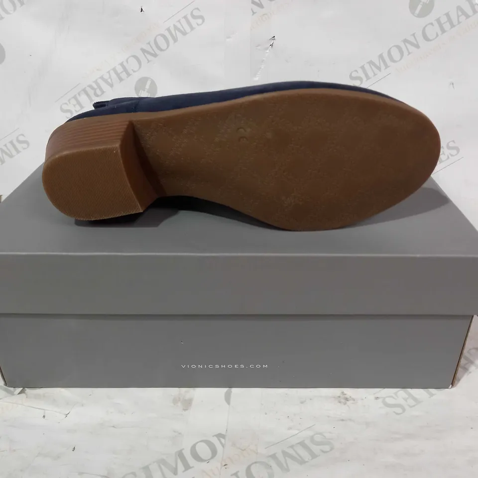 BOXED PAIR OF VIONIC LOW HEEL ZIP-UP BOOTS IN NAVY UK SIZE 6