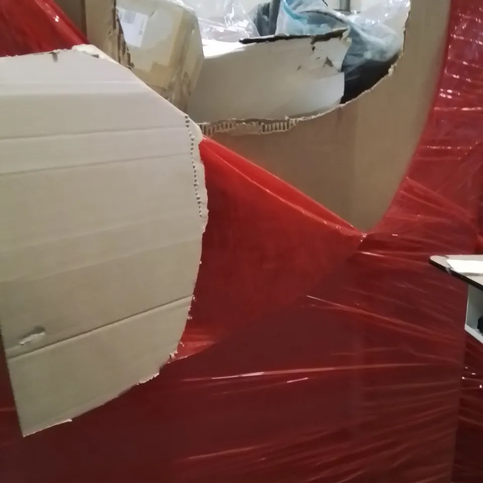 PALLET OF ASSORTED HOUSEHOLD GOODS AND PRODUCTS TO INCLUDE;CEILING LIGHT,LITTER BOX,DUVET