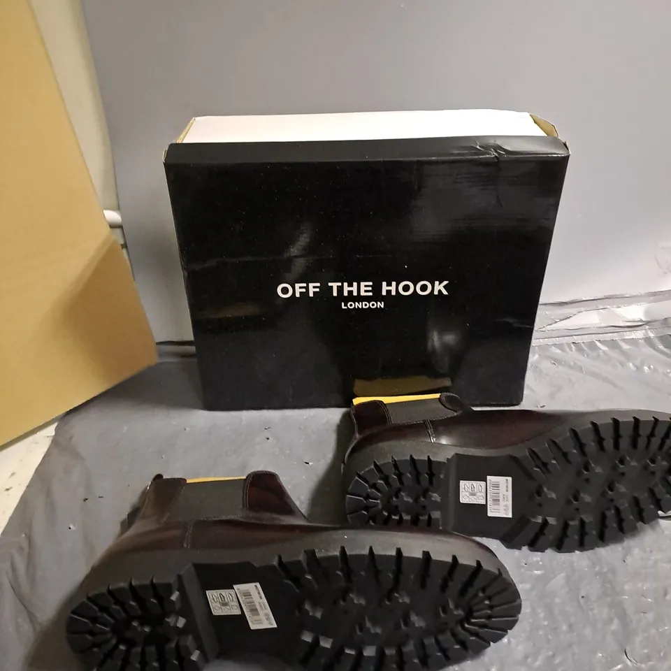 BOXED PAIR OF OFF THE HOOK LONDON CHASE BOOTS BORDO UK 10 