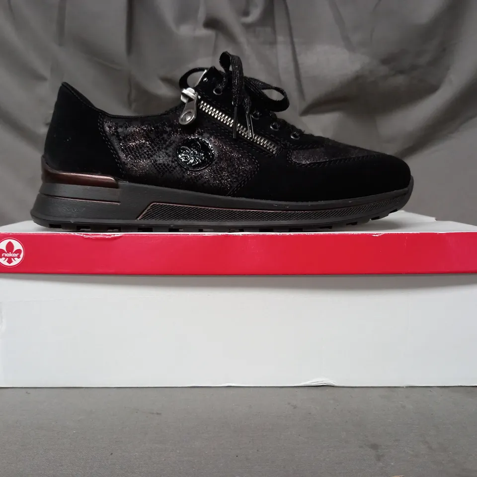 BOXED PAIR OF RIEKER ZIP TRAINERS IN BLACK SIZE 5