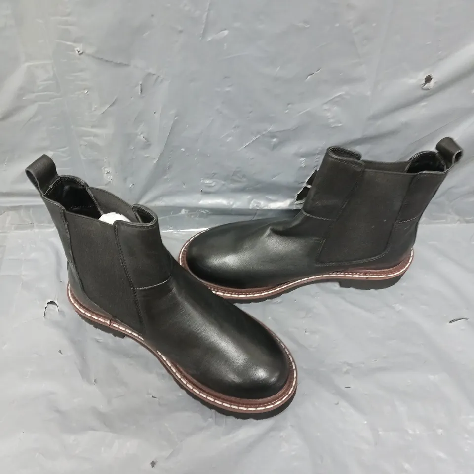 REAL LEATHER CHUNKY CHELSEA BOOT BLACK SIZE 4