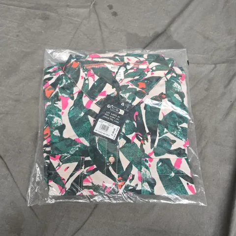 BAGGED WHITE STUFF ORGANIC COTTON SHIRT – GREEN/PINK LEAF PRINT (UK 12)