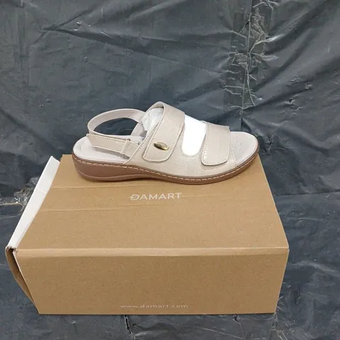 BOXED PAIR OF DAMART CREAM TAN SANDAL SIZE 5 