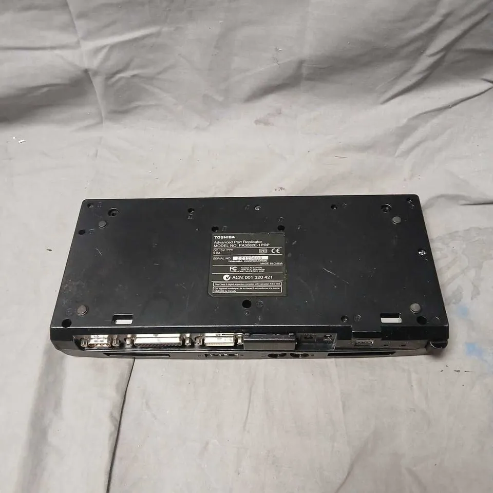 TOSHIBA ADVANCED PORT REPLICATOR PA3082E-1PRP DOCKING STATION
