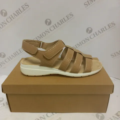 BOXED PAIR OF CUSHION WALK ONE TOUCH CLOSE SANDALS IN TAN - SIZE 6