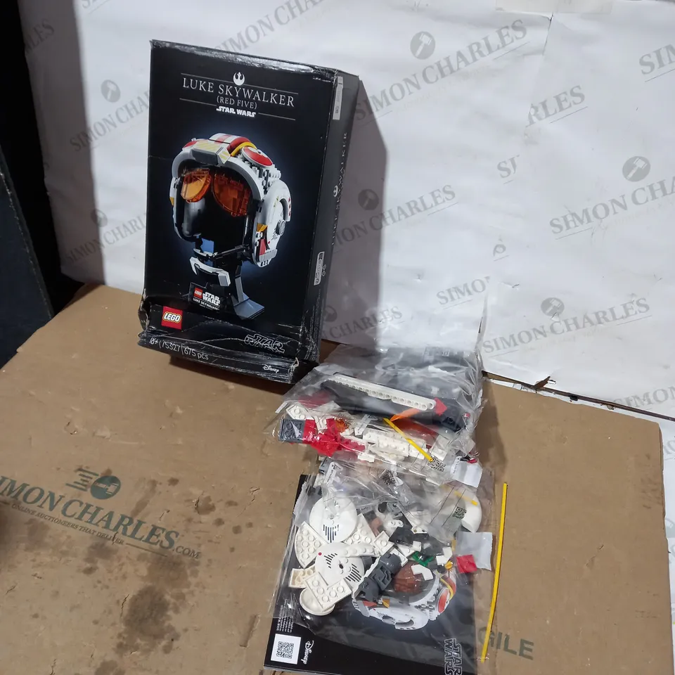 LEGO STAR WARS LUKE SKYWALKER RED 5 HELMET SET 75327 RRP £54.99