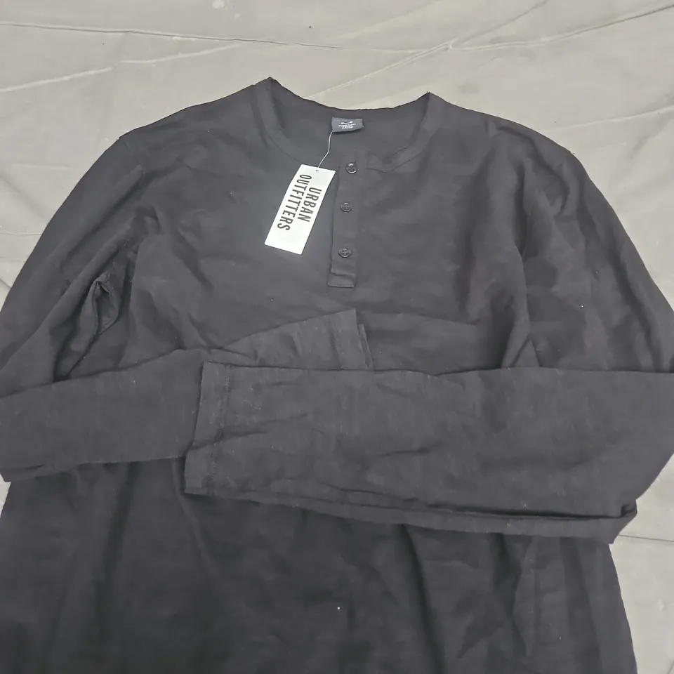 URBAN OUTFITTERS BLACK HENLEY LONG-SLEEVE TOP – SIZE M