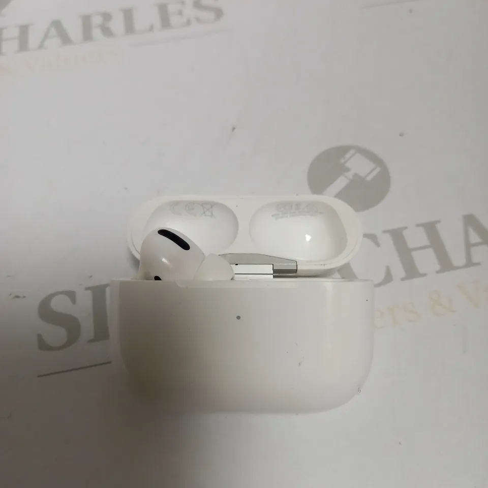 APPLE AIRPODS (3RD GENERATION)