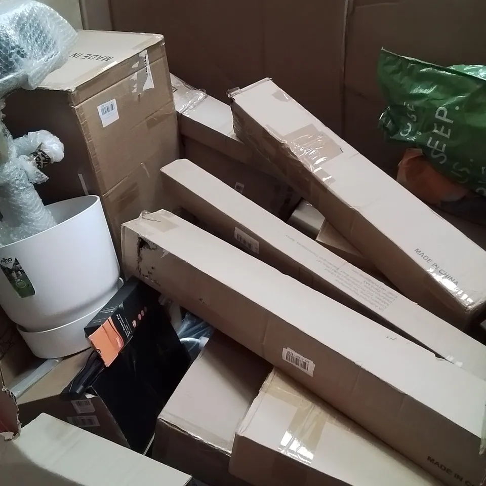 PALLET OF ASSORTED HOUSEHOLD GOODS AND PRODUCTS TO INCLUDE; EXERCISE PRODUCTS, VIBRATION PLATE, FOOD PROCESSOR ETC