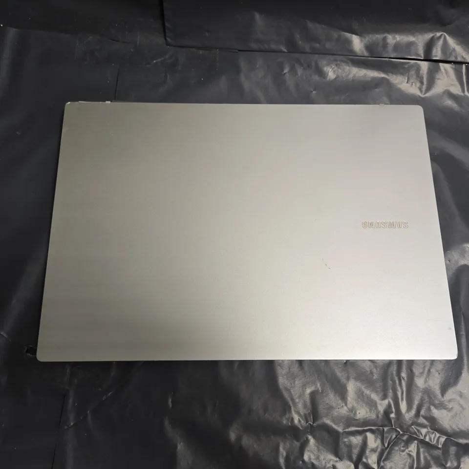 SAMSUNG NP345XlA LAPTOP